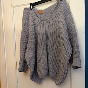 POL V-Neck Sweater